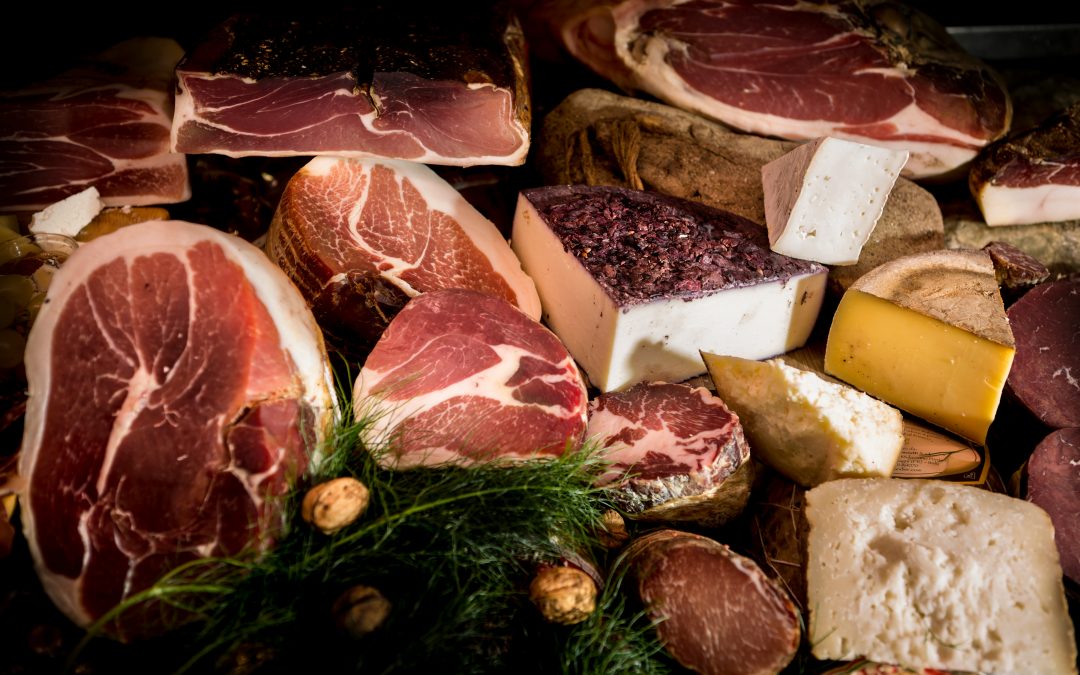 Formaggi , latticini . salumi , Vini DOP , Olio EVO e Carni BIO